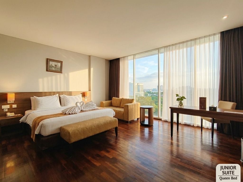 Junior-sviitti | Tallelokero huoneessa, ilmainen Wi-Fi, vuodevaatteet