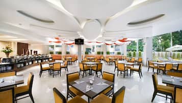 Aamiainen, lounas ja illallinen