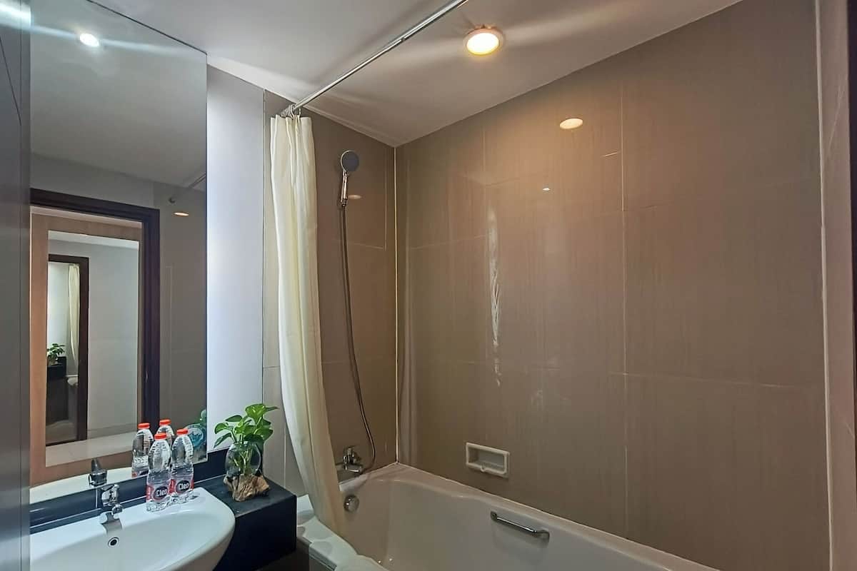 Club Double Room | Bathroom | Slippers, bidet, towels