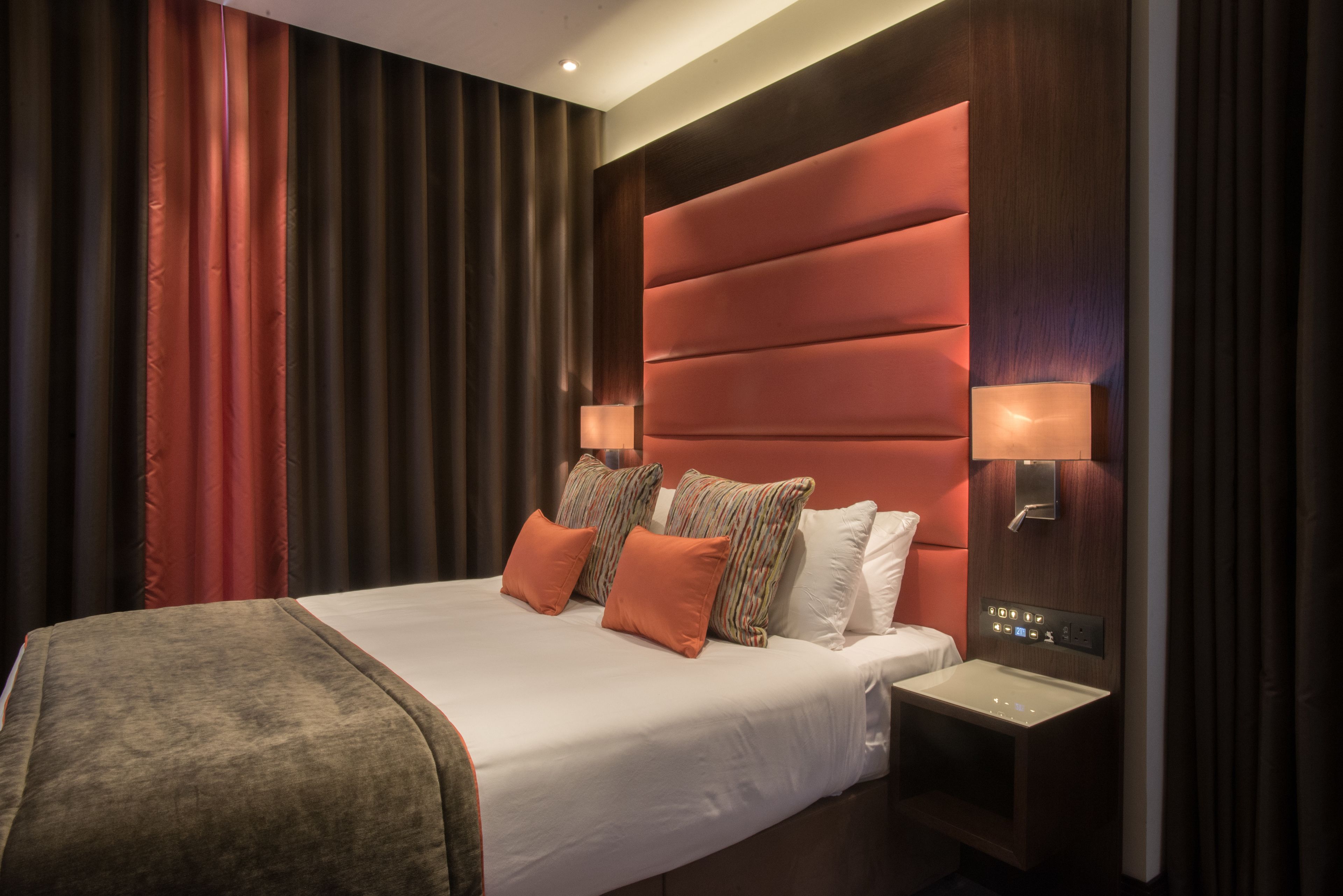 superior double or twin room | minibar, in-room safe, desk, laptop workspace