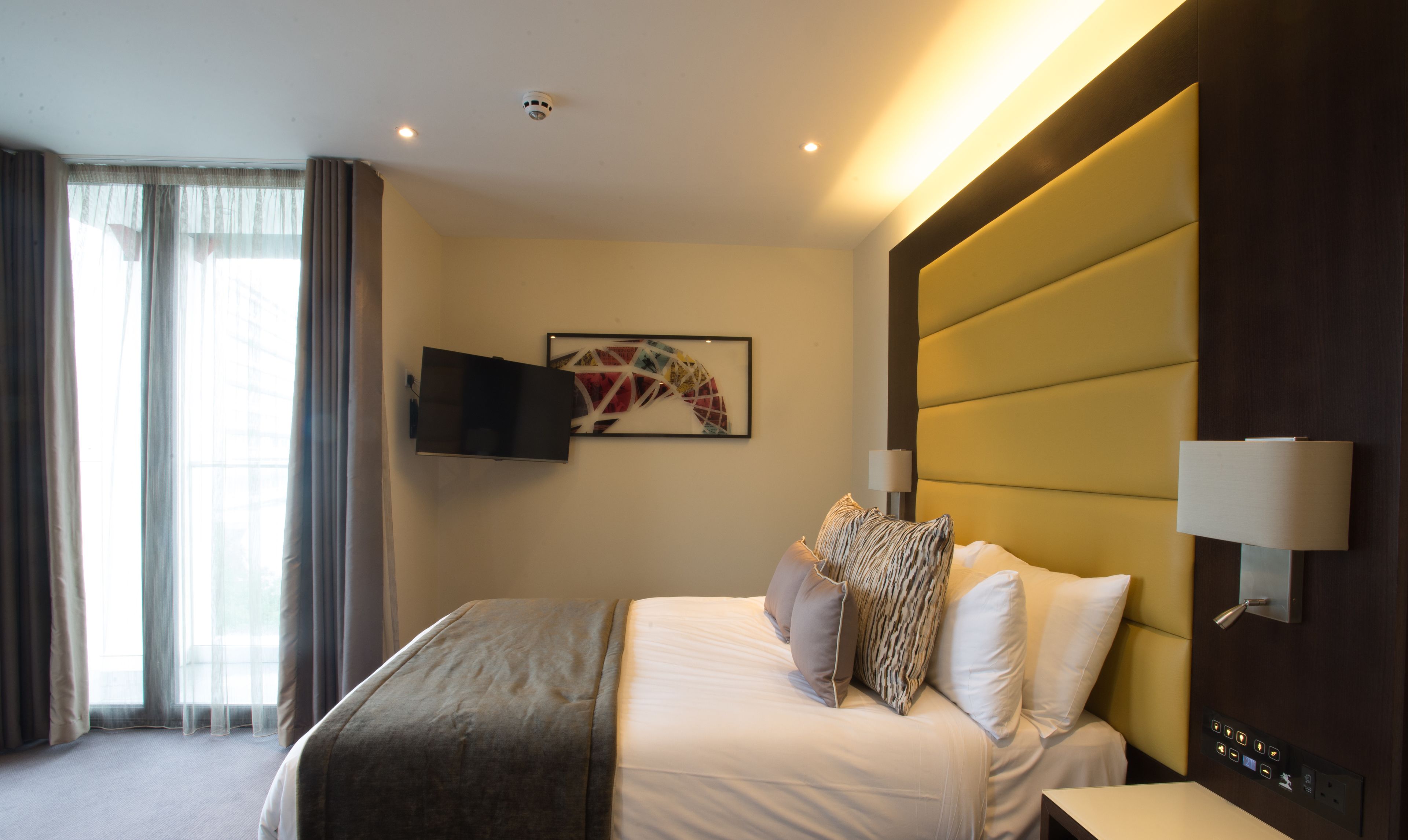 Minibar, in-room safe, desk, laptop workspace