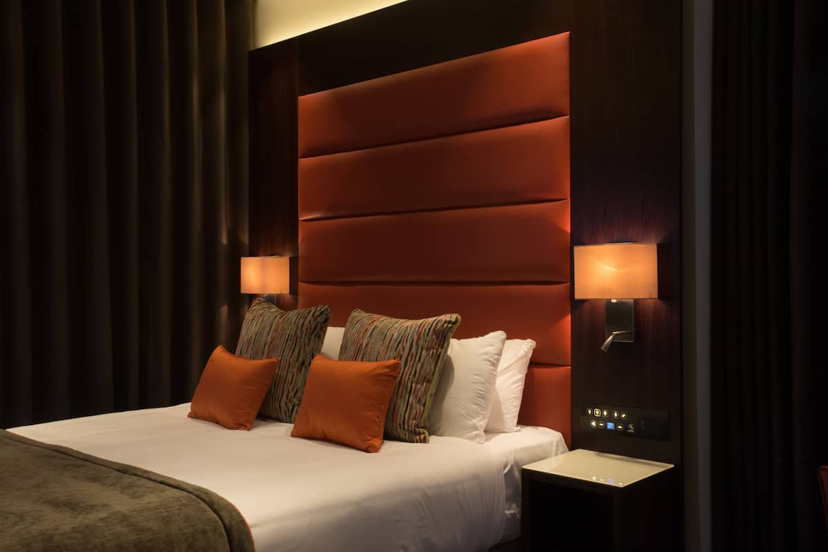 superior double or twin room | minibar, in-room safe, desk, laptop workspace