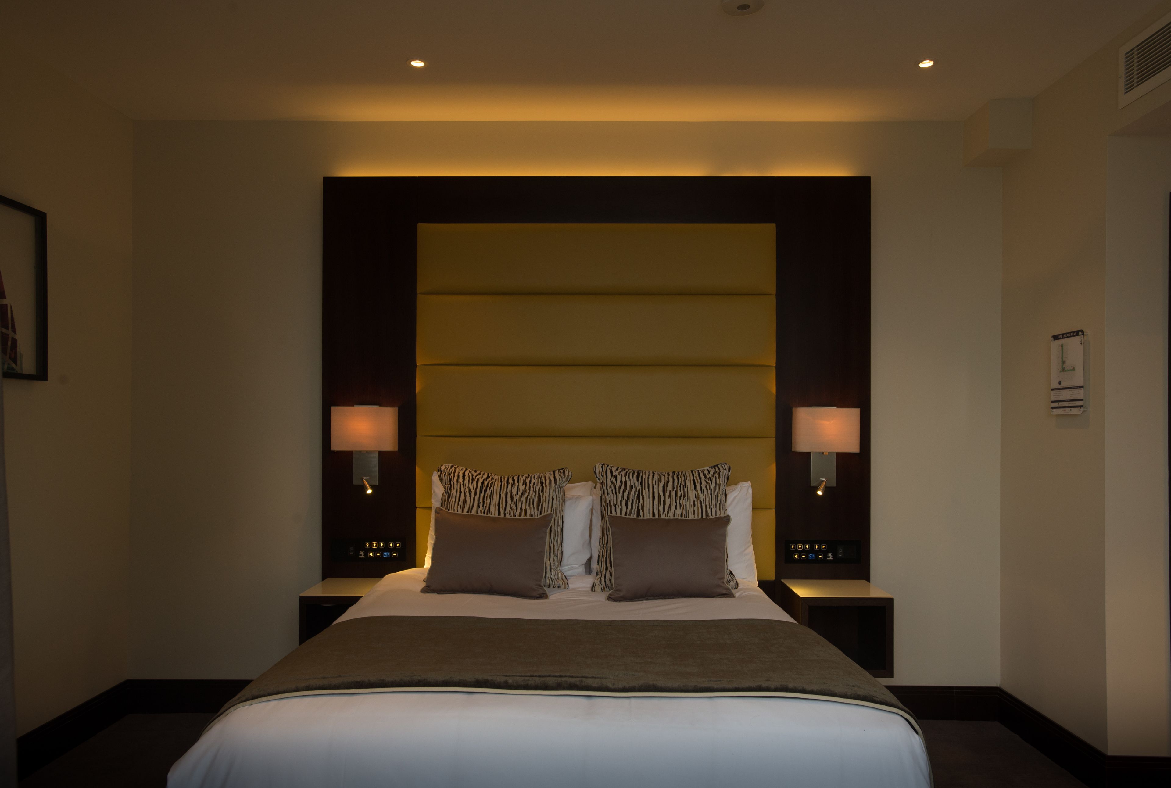 minibar, in-room safe, desk, laptop workspace