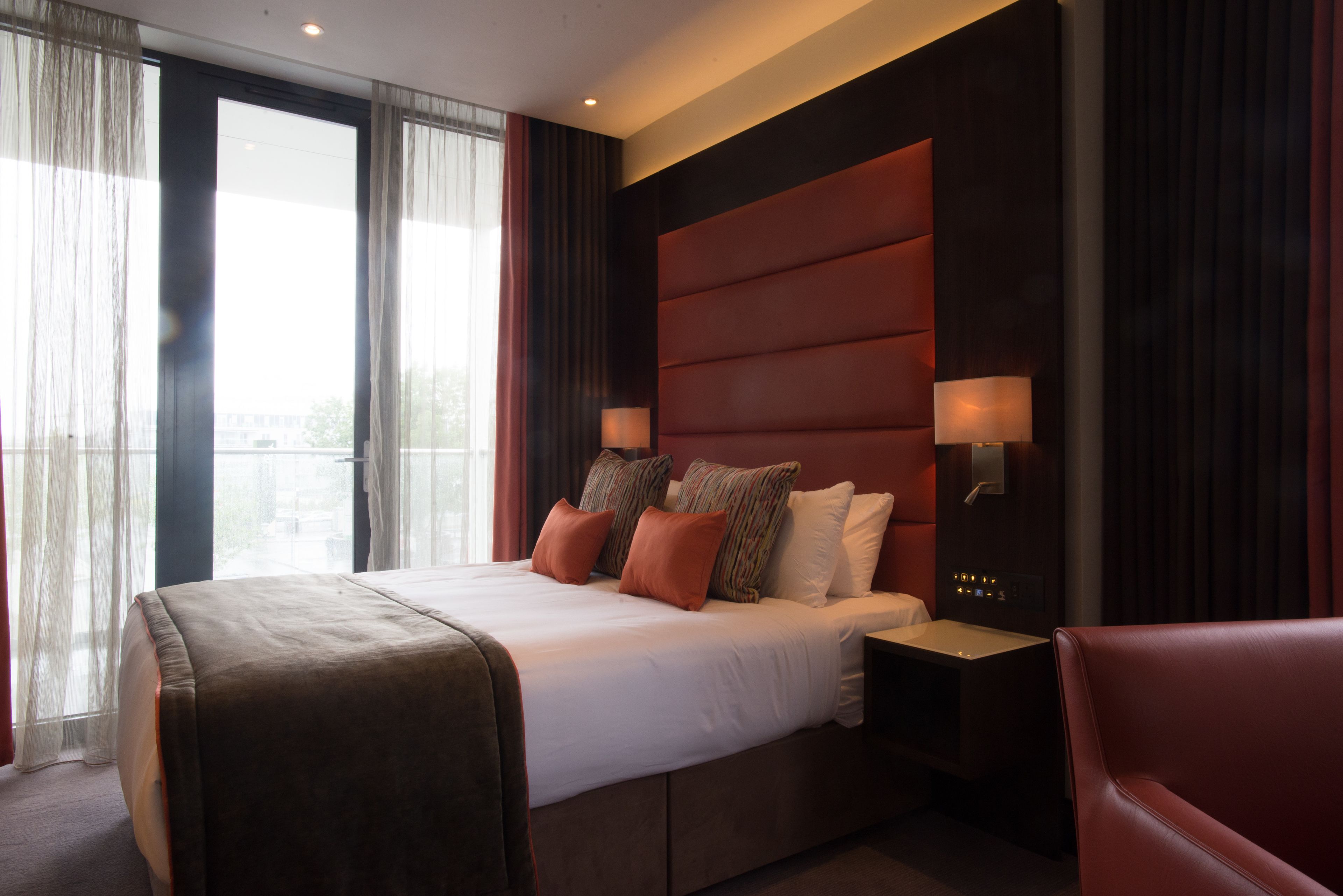 Junior Double Room | Minibar, in-room safe, desk, laptop workspace