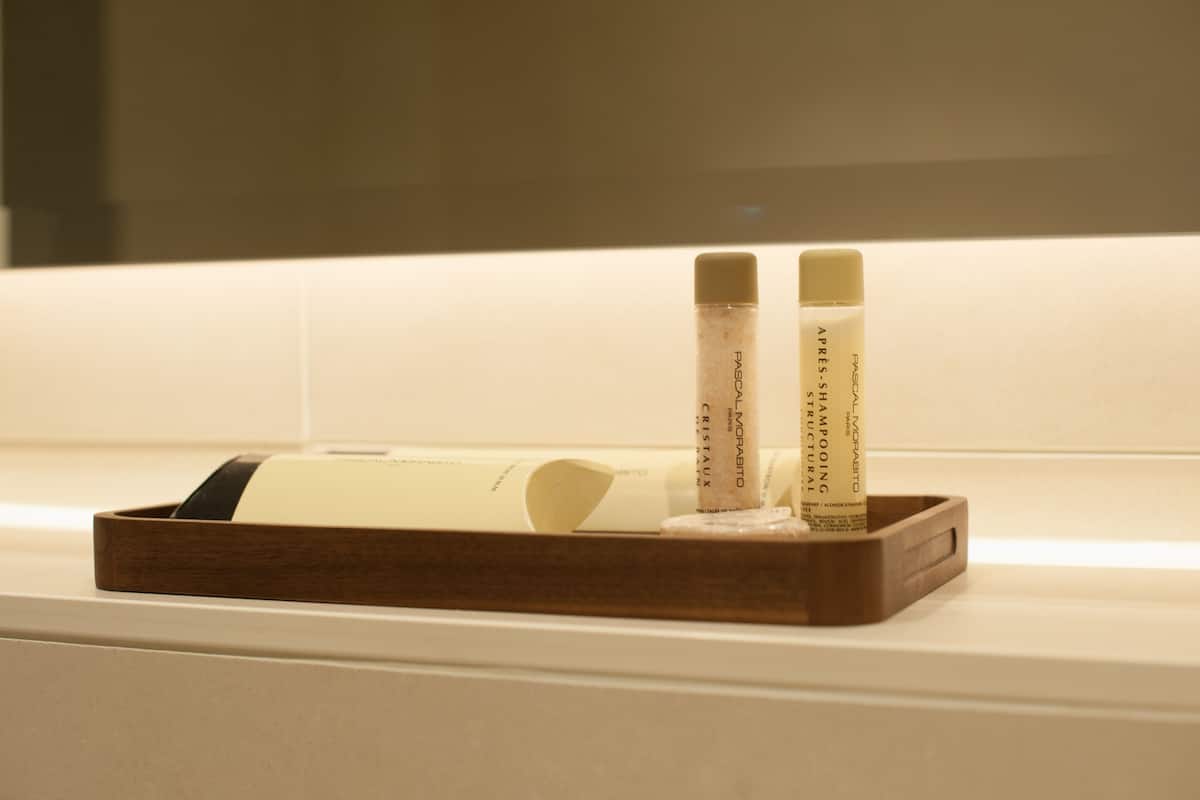 budget single room | bathroom amenities | combined shower/bathtub, free toiletries, hair dryer, towels