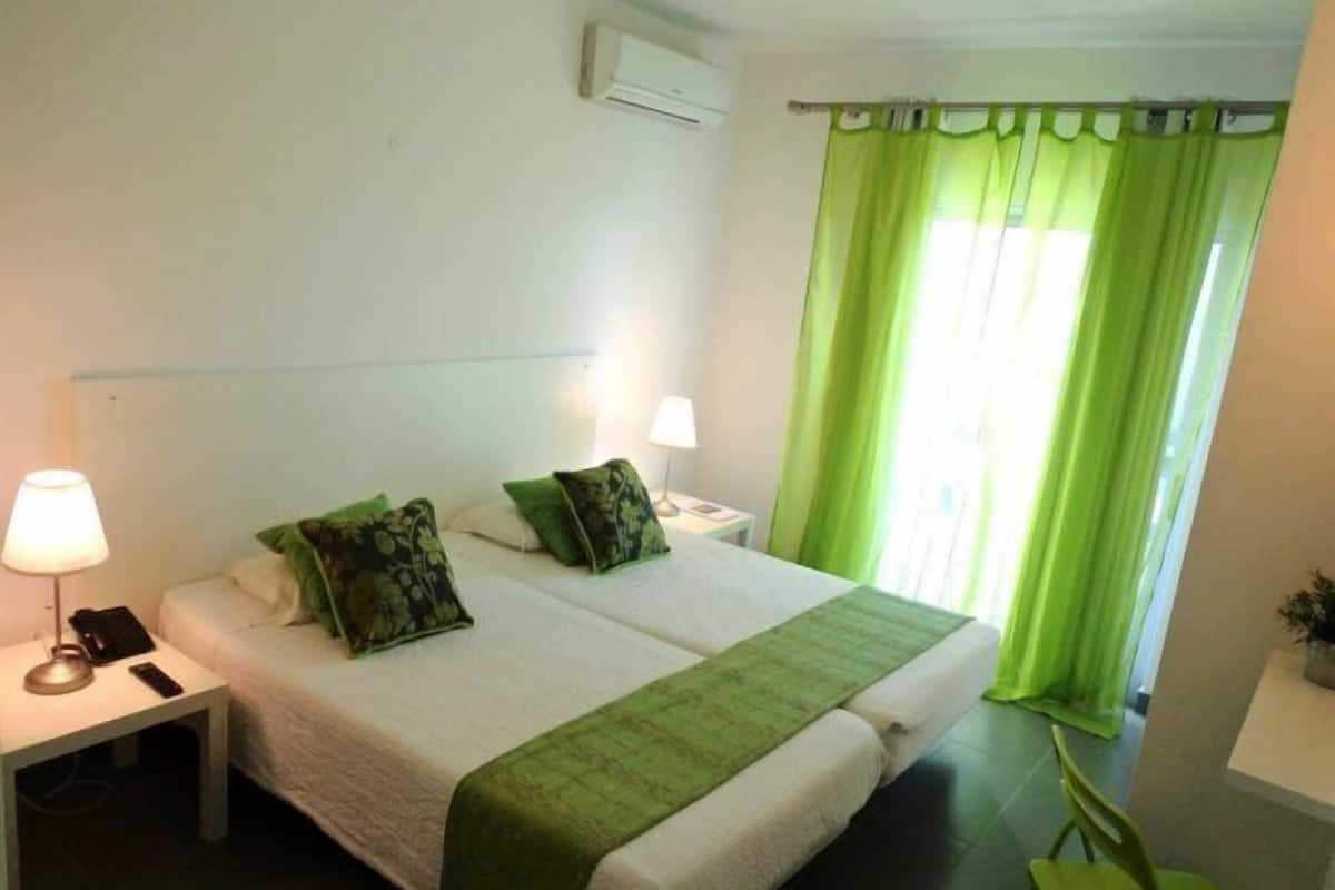 Double or Twin Room | In-room safe, desk, blackout drapes, cribs (free)