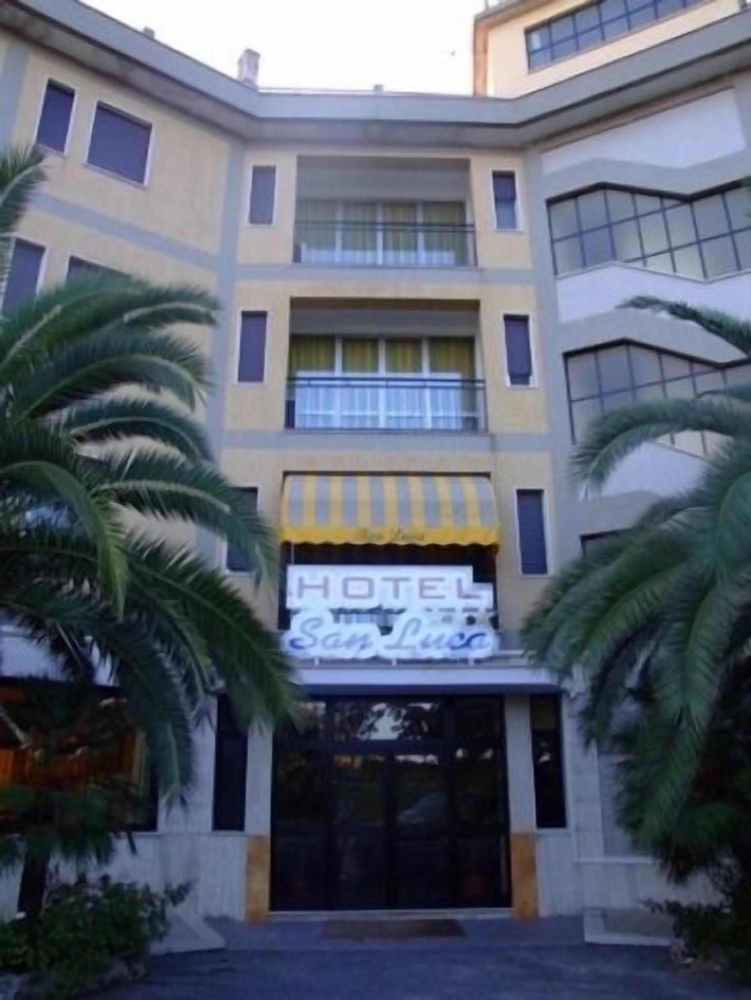 A hotel with a sign reading "HOTEL San Lucas."