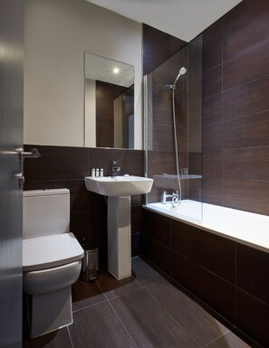 Bathroom - Holborn Apartments (London)