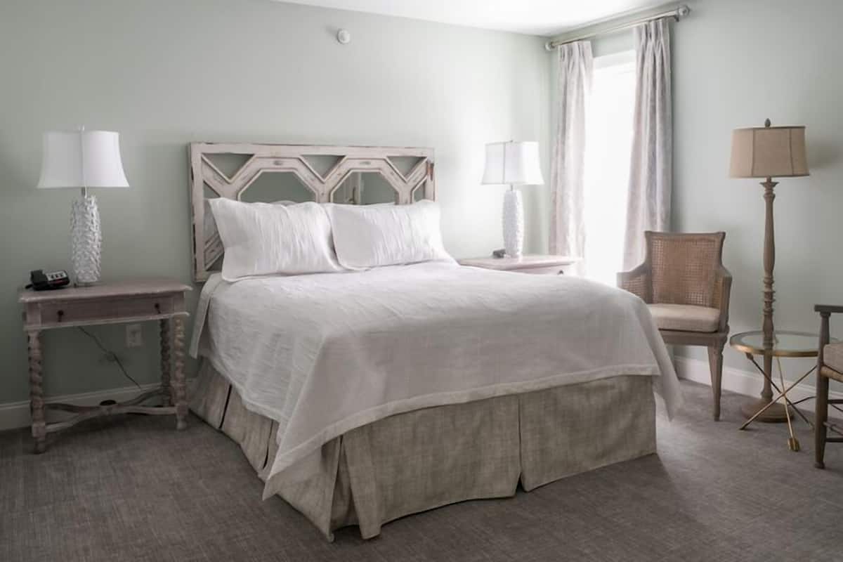 Premium bedding, individually decorated, individually furnished, desk
