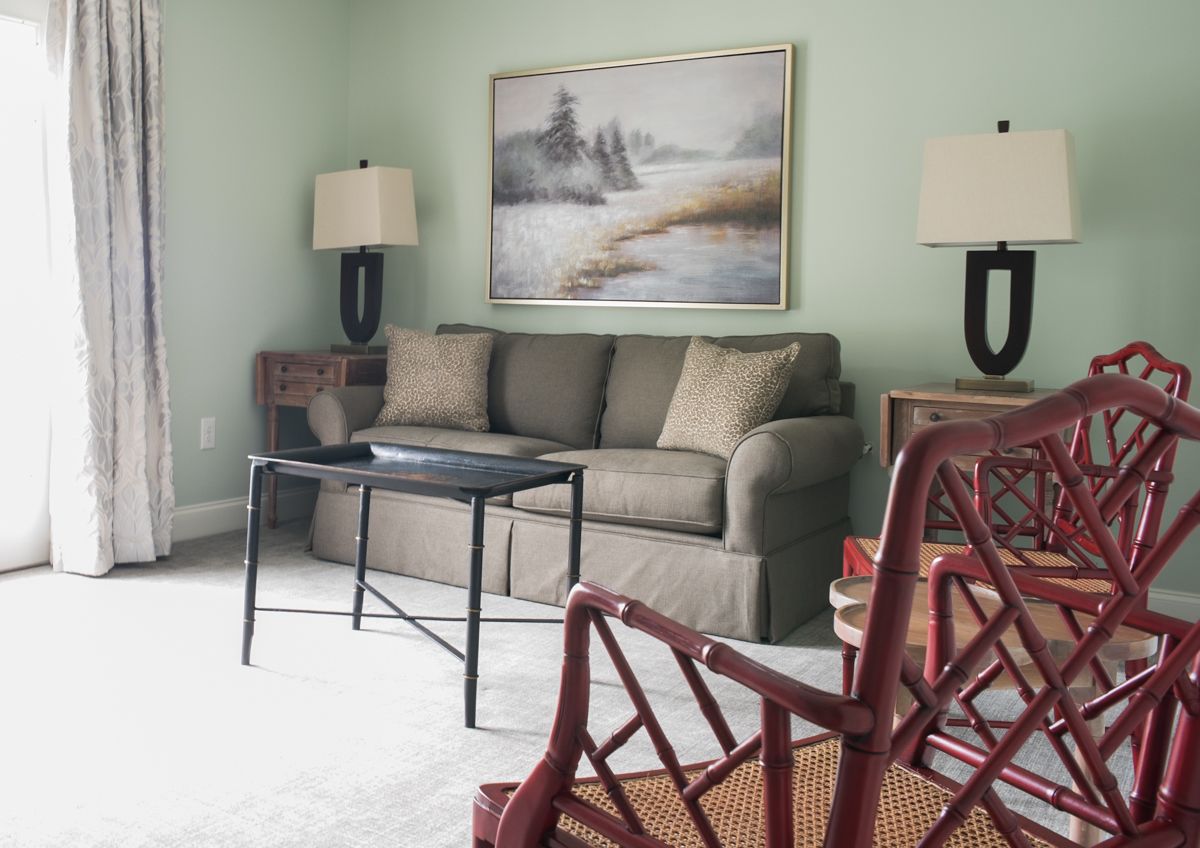 standard suite, 1 queen bed, non smoking | living area | 42-inch flat-screen tv with cable channels, tv