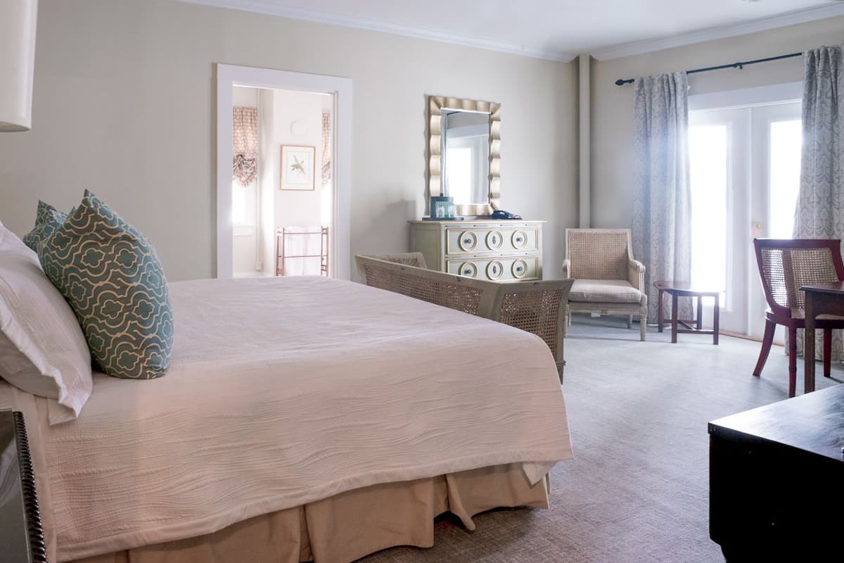 Superior Room, 1 King Bed, Non Smoking, Courtyard View | Premium bedding, individually decorated, individually furnished, desk