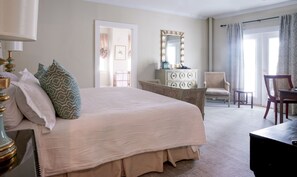 Superior Room, 1 King Bed, Non Smoking, Courtyard View | Premium bedding, individually decorated, individually furnished, desk - Carriage House Inn (Aiken)
