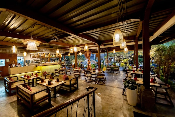 Breakfast, lunch, dinner served; international cuisine, pool views