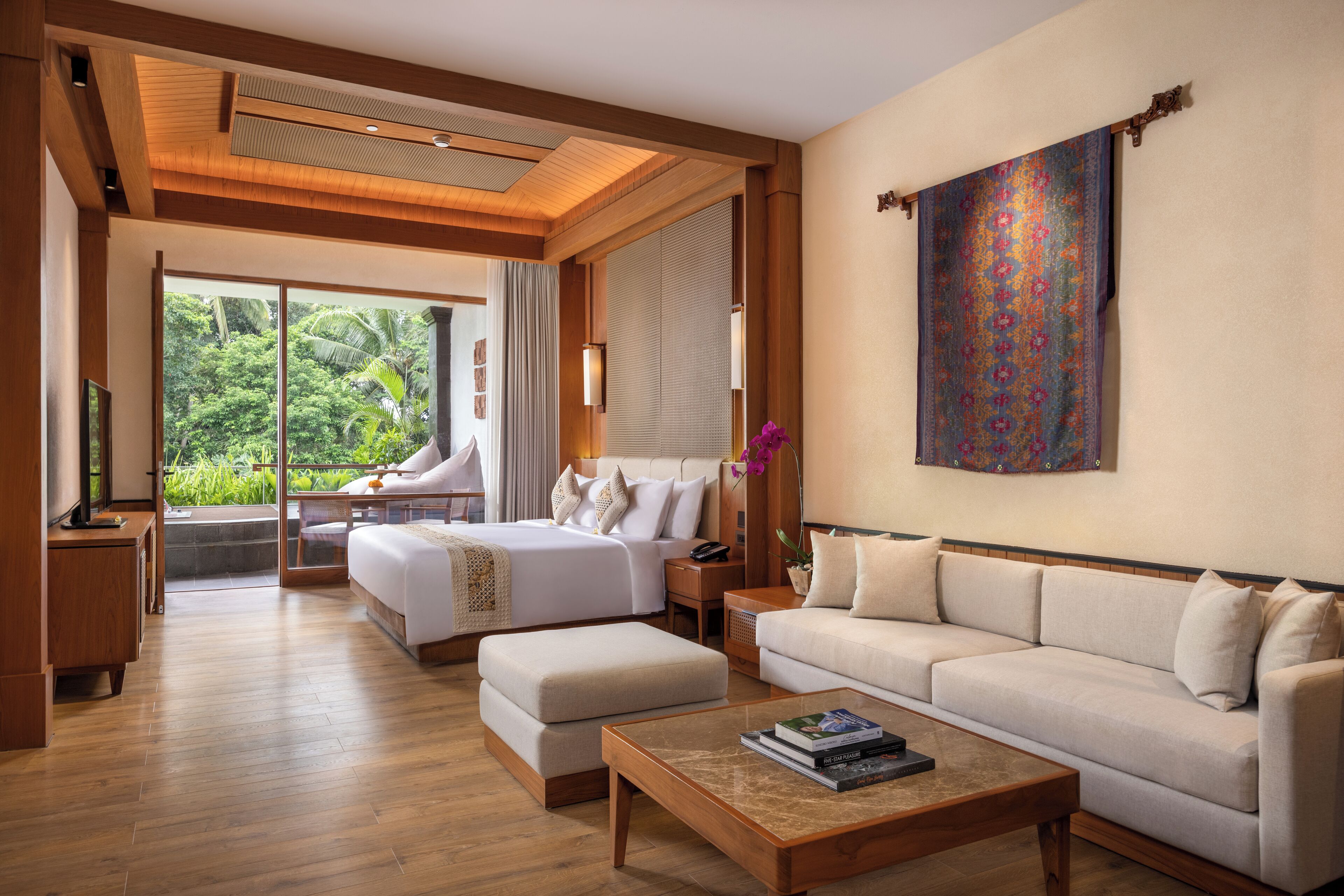 anumana de suite-suite room with jacuzzi | 1 bedroom, egyptian cotton sheets, premium bedding, down duvets