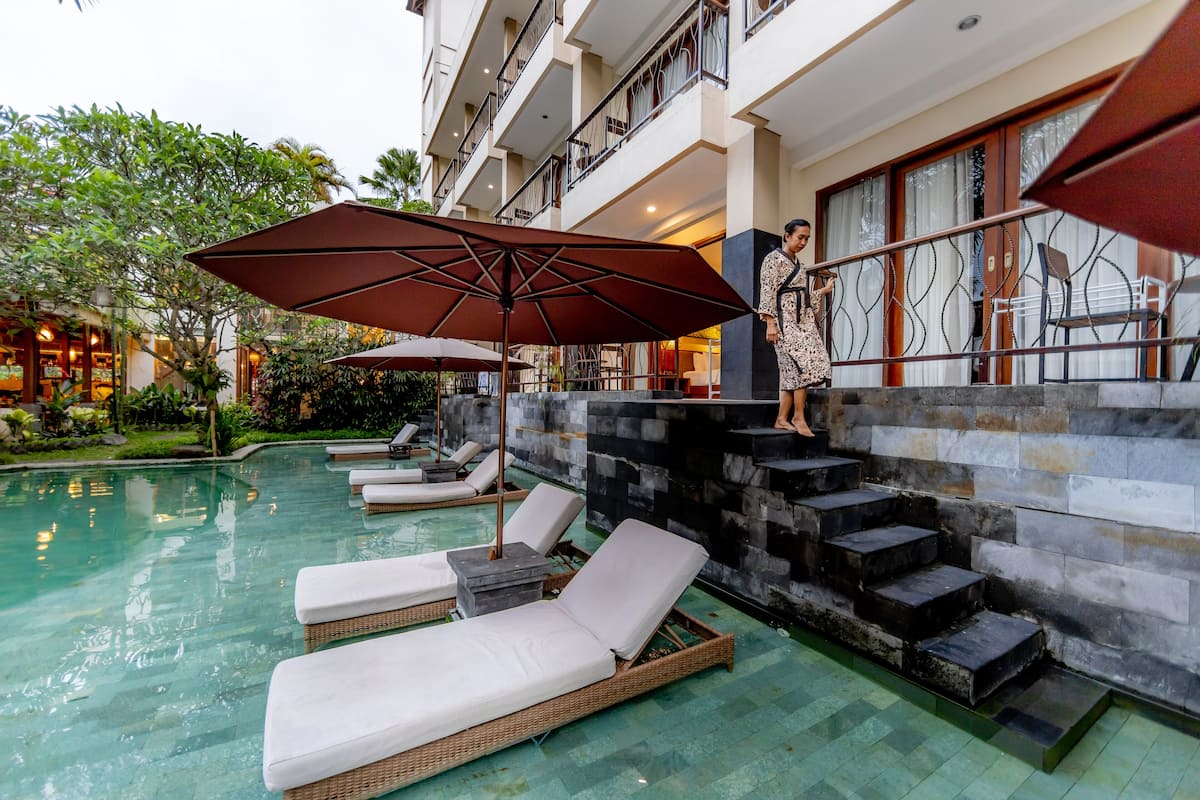 Egyptian cotton sheets, premium bedding, down duvets, pillow-top beds