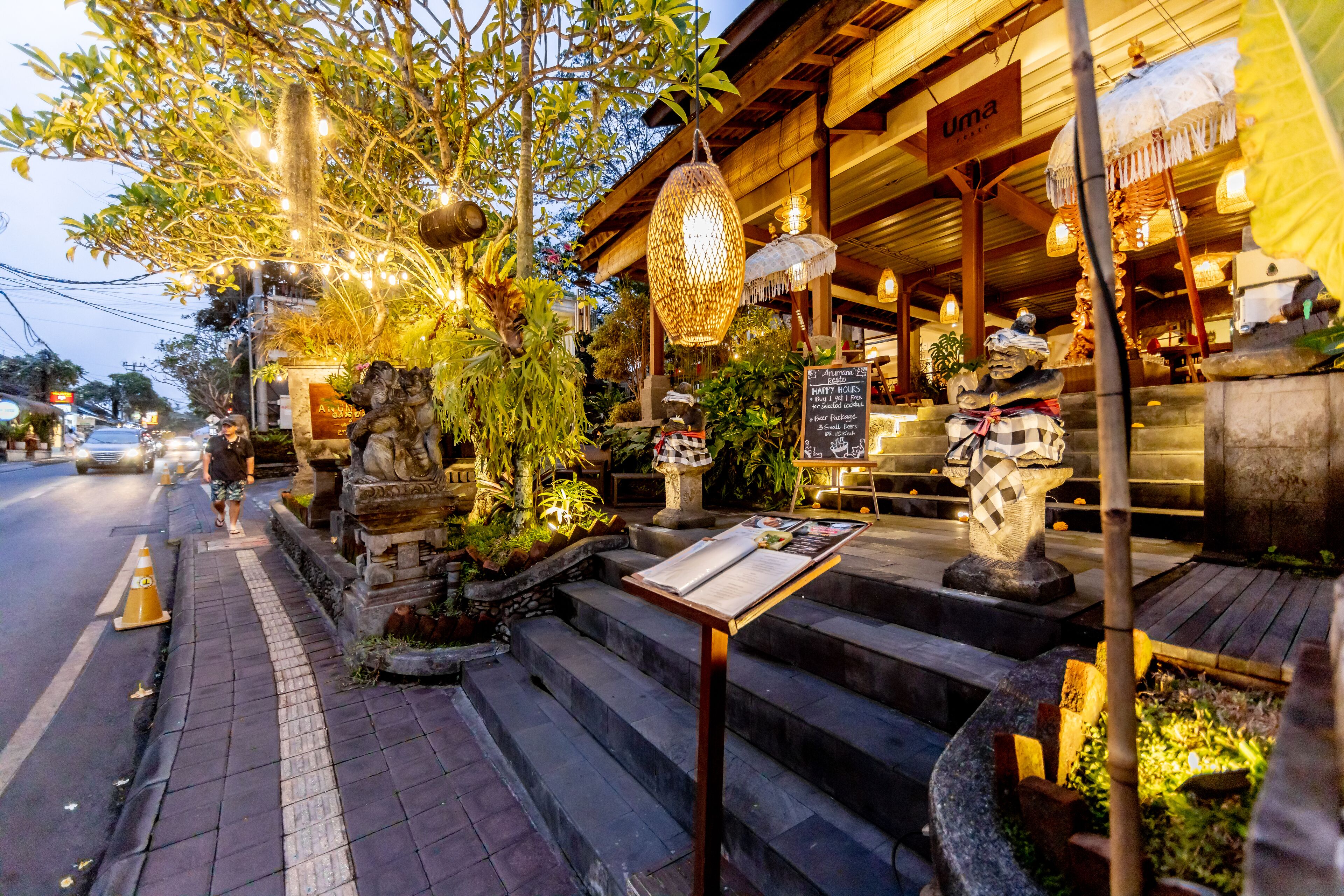 breakfast, lunch, dinner served; international cuisine, pool views