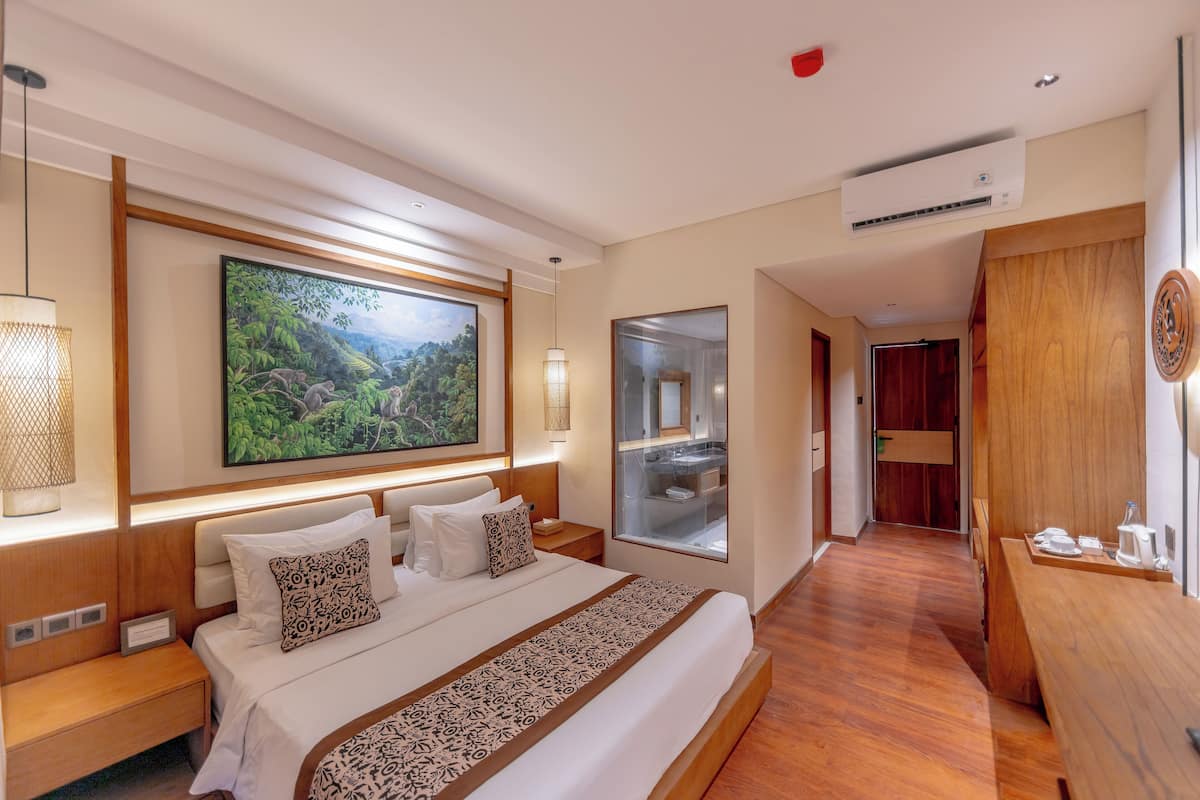 Deluxe Room with Lagoon Access | Egyptian cotton sheets, premium bedding, down comforters, pillowtop beds