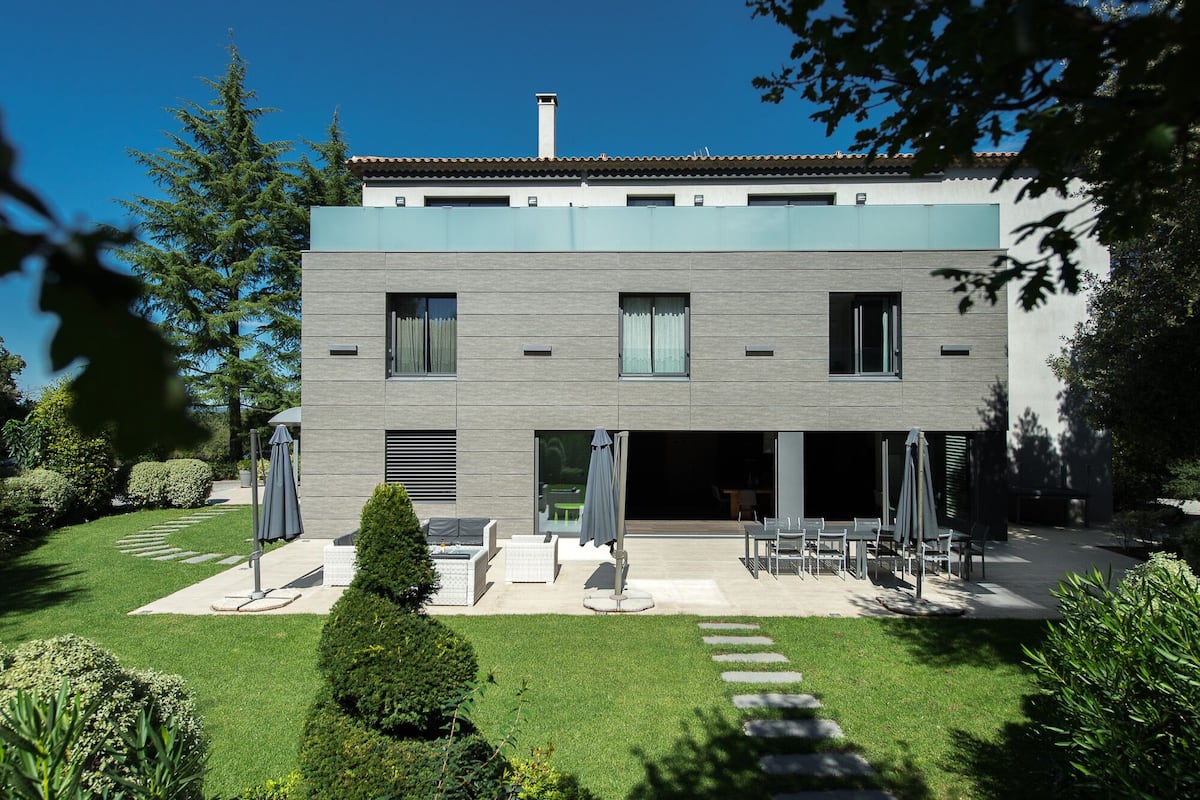 Villa superior | Ropa de cama de alta calidad, insonorización y wifi gratis