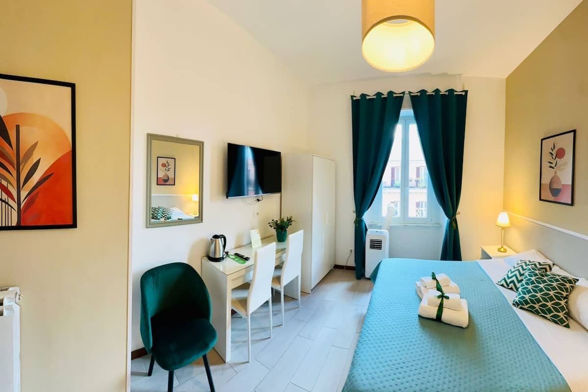 1 bedroom, Frette Italian sheets, premium bedding, down duvets