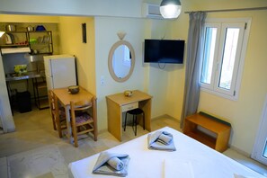 Family Studio, 1 Bedroom | In-room safe, desk, cots/infant beds, free WiFi - Ionian Paradise (Lefkada)