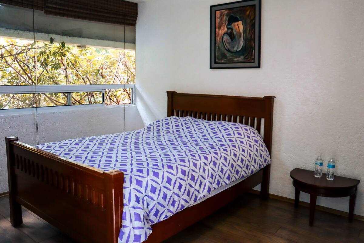 Habitación estándar doble | Espacio para trabajar con un portátil, wifi gratis, ropa de cama
