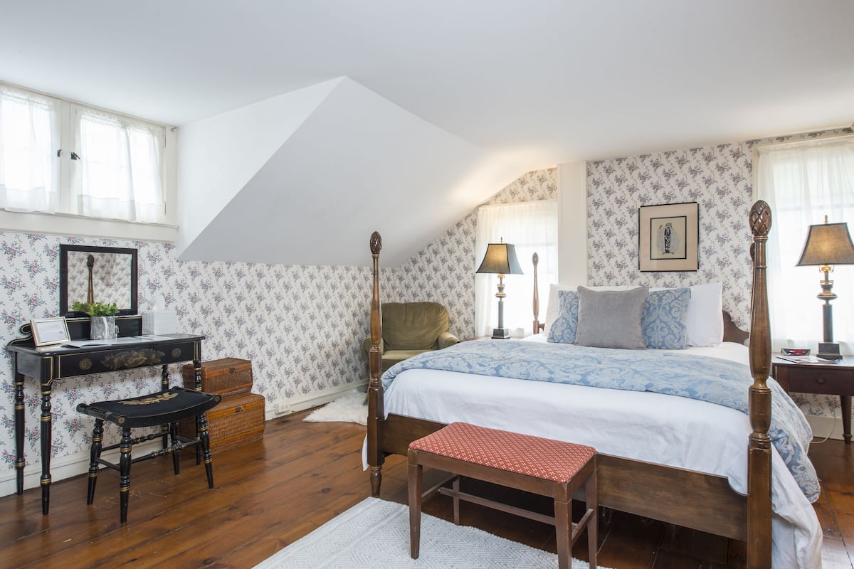 The Mt. Everett Room, 1 Queen Bed | Sengetøy av topp kvalitet, strykejern/-brett og reiseseng for barn