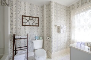 Bathroom - The Egremont Village Inn (South Egremont)