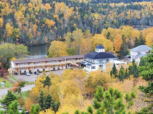Aerial view - Hotel - Motel Georges (Tadoussac)