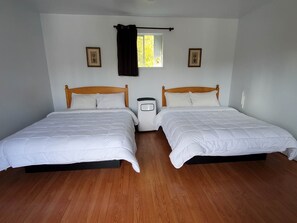 Premium bedding, desk, blackout curtains, cots/infant beds - Hotel - Motel Georges (Tadoussac)