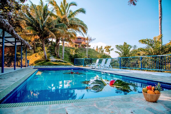 Außenpool, Liegestühle