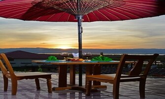 Breakfast, lunch, dinner served; international cuisine 