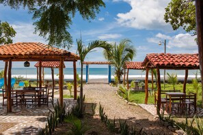 Indoor wedding - Hotel Hamacas Astillero (Tola)
