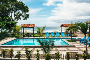 Outdoor pool - Hotel Hamacas Astillero (Tola)