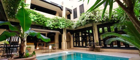 Kolam renang outdoor