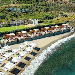 Spiaggia privata, cabine (a pagamento), lettini da mare, ombrelloni