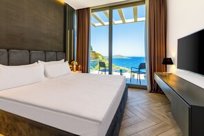 Sunset Villa with Private Pool | 迷你吧、客房内保险箱、办公桌、遮光窗帘