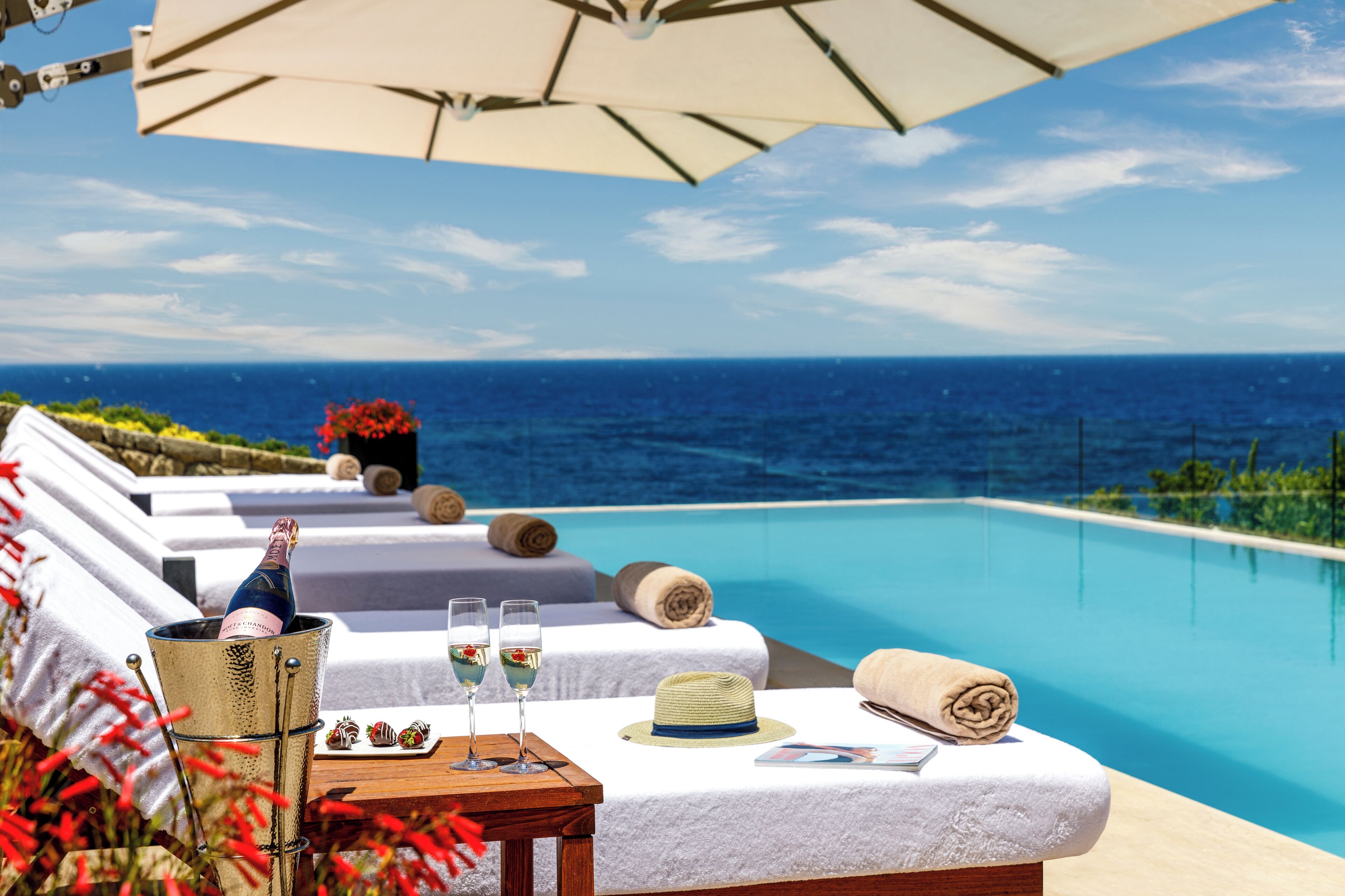 Sunset Villa with Private Pool | Minibar, in-room safe, desk, blackout curtains