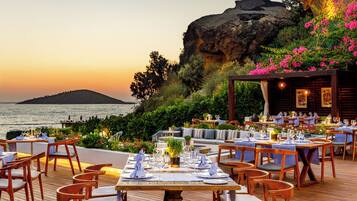 2 restaurants; breakfast, lunch, and dinner served