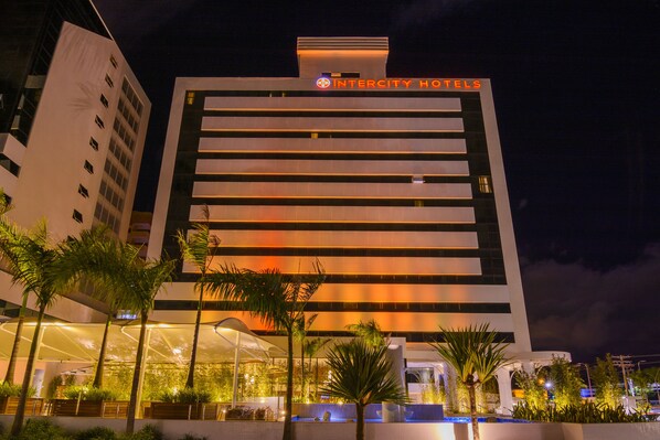 Depan hartanah - siang/malam