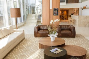 ロビーラウンジ