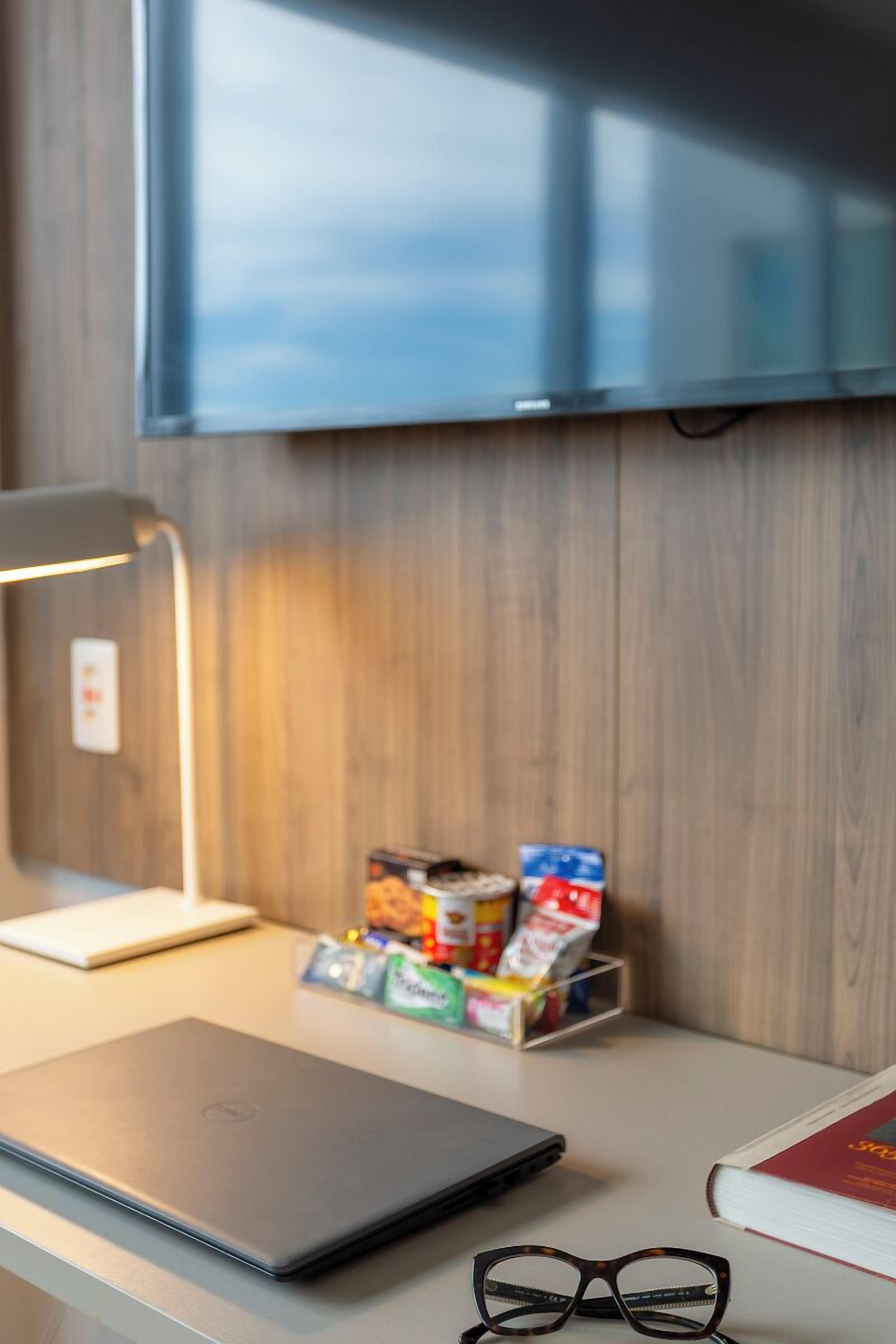 smart cine - 1 cama queen | minibar, in-room safe, desk, blackout curtains