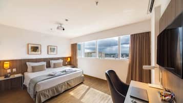 Smart Cine - 1 Cama Queen | 迷你吧、客房內保險箱、書桌、遮光布/窗簾