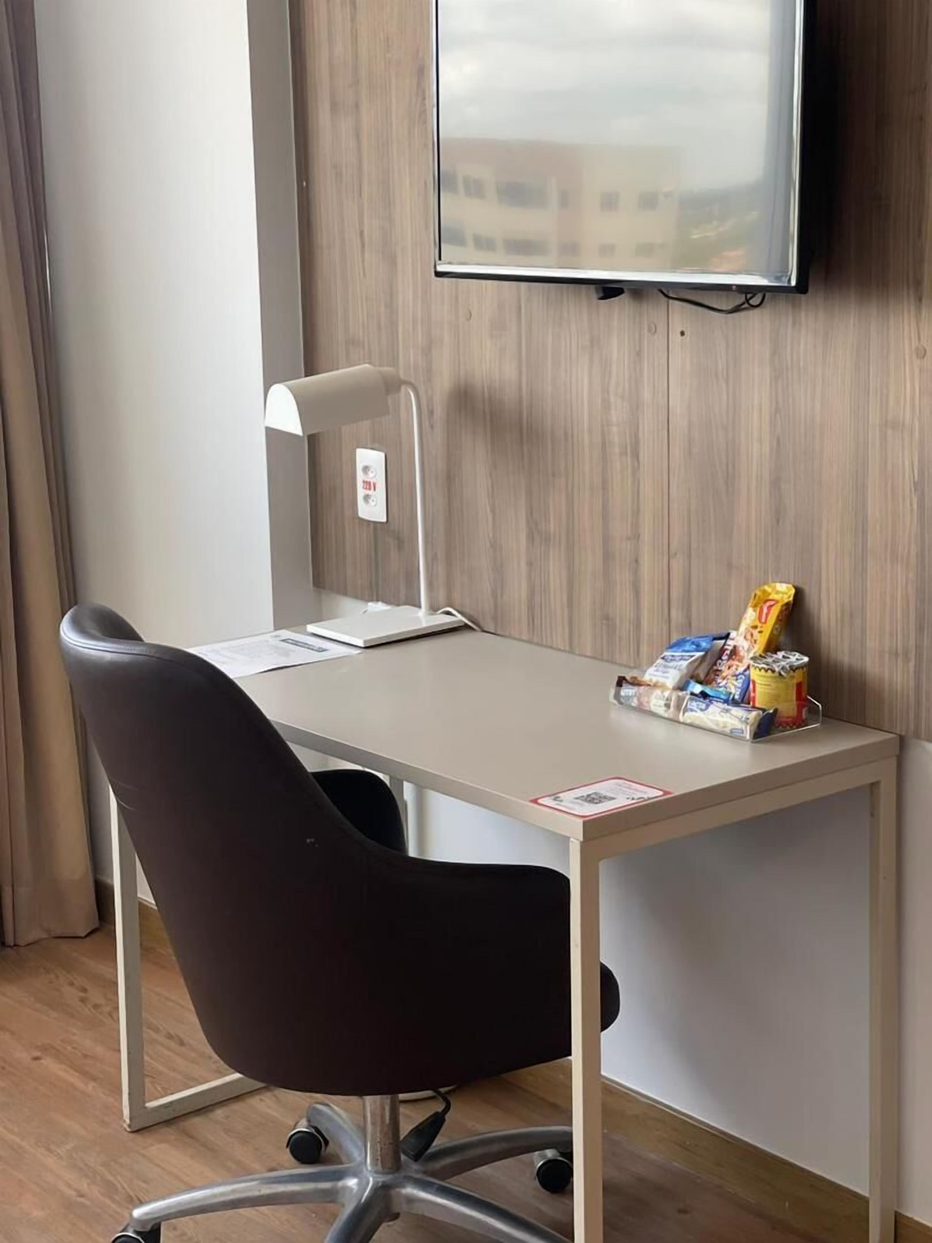 smart room - 1 cama queen | minibar, in-room safe, desk, blackout curtains