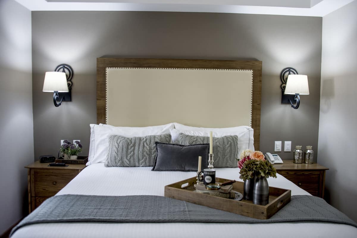 Deluxe Room | 1 bedroom, premium bedding, down comforters, in-room safe