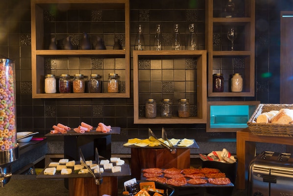 Free daily cooked-to-order breakfast