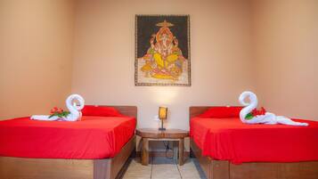 Twin Room, 2 Twin Beds, Shared Bathroom | In-room safe, free WiFi