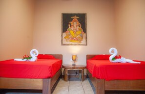 Twin Room, 2 Twin Beds, Shared Bathroom | In-room safe, free WiFi - Casa Zen (Cóbano)