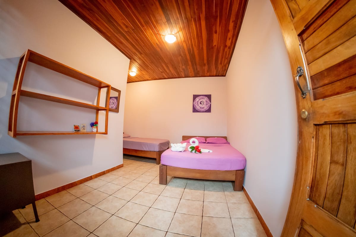 Chambre Triple, salle de bains commune