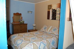 Room - Pinon Court Cabins (Buena Vista)