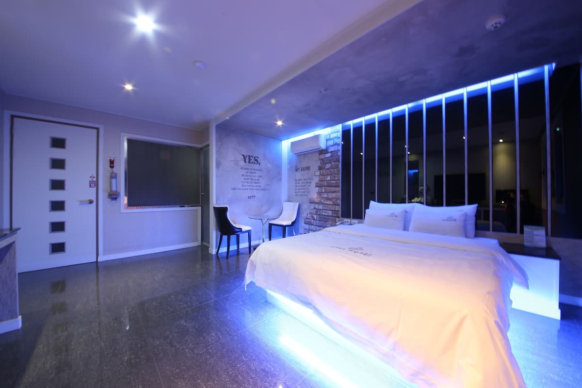 Standard Room (Base Occupancy is 2 pax, Extra Person Fee 10,000 KRW) | 部屋からの景観
